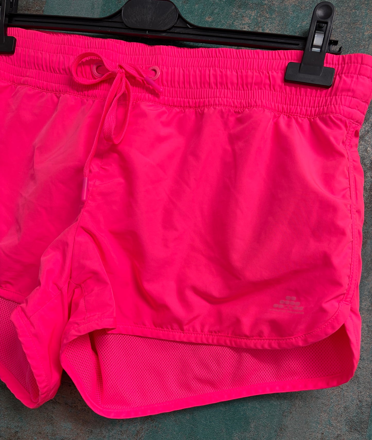 Pantaloni scurți damă pentru sport