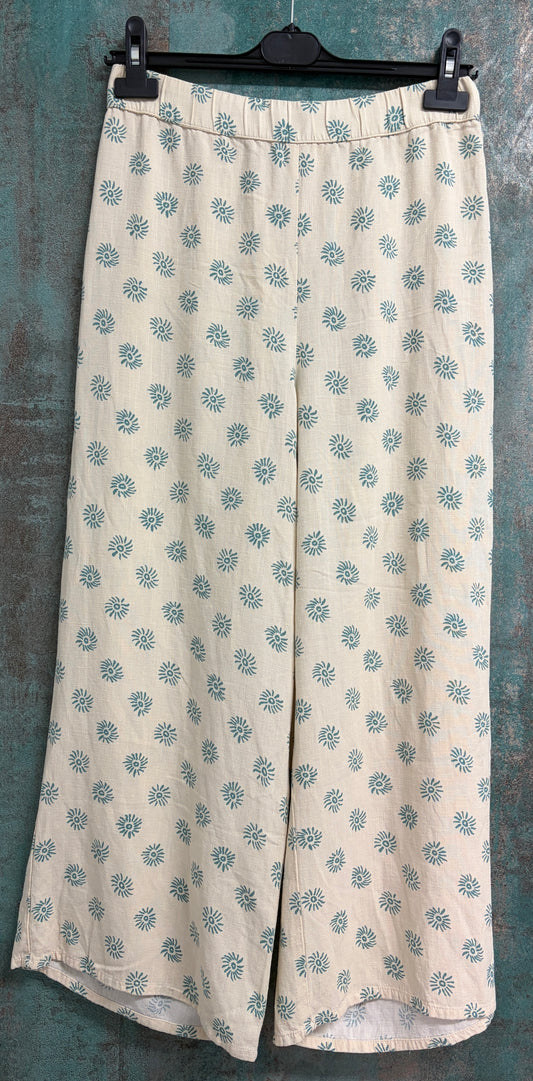 Pantaloni subțiri pentru femei