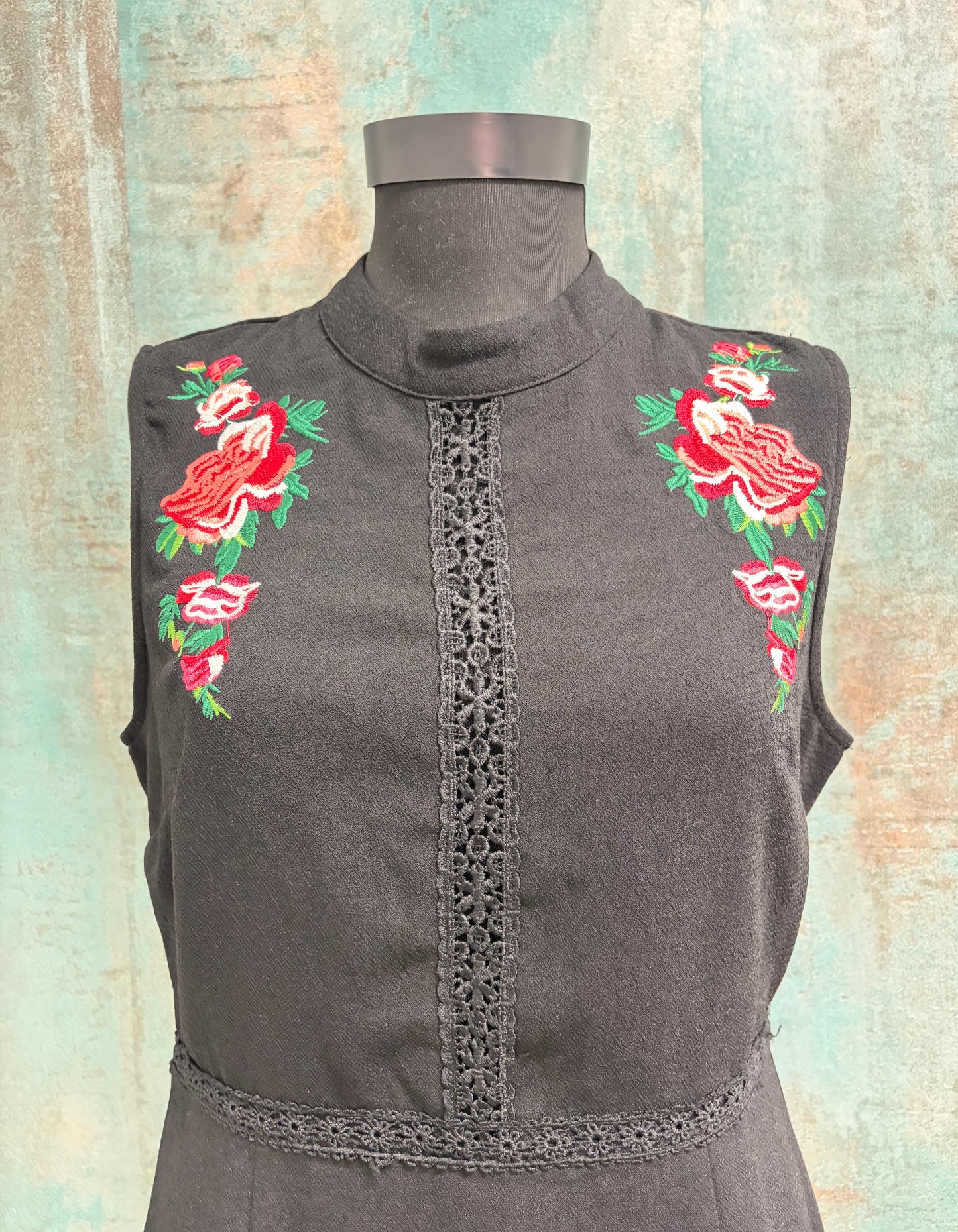 Rochie cu broderie
