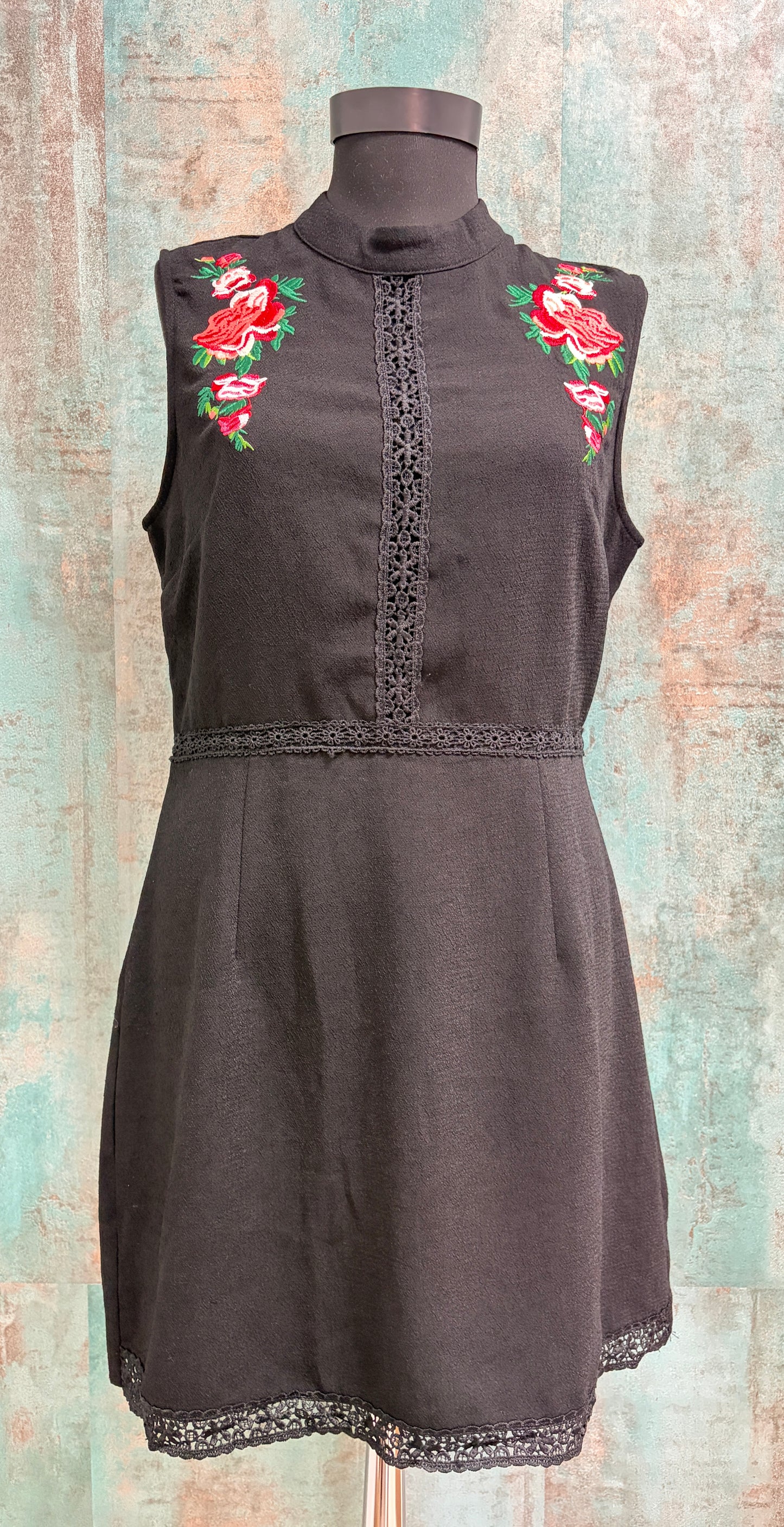Rochie cu broderie