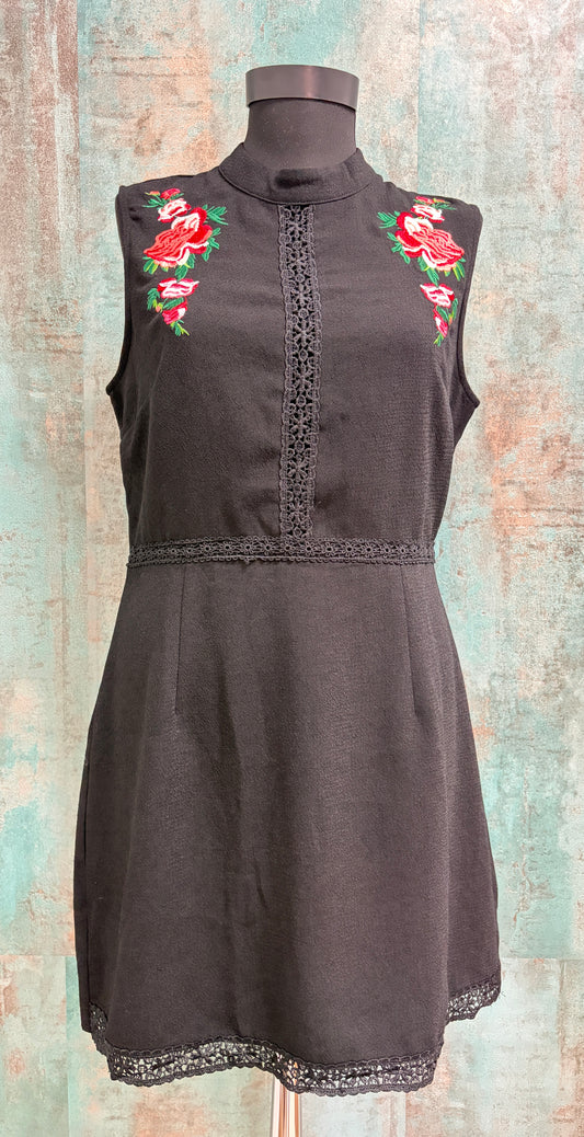 Rochie cu broderie