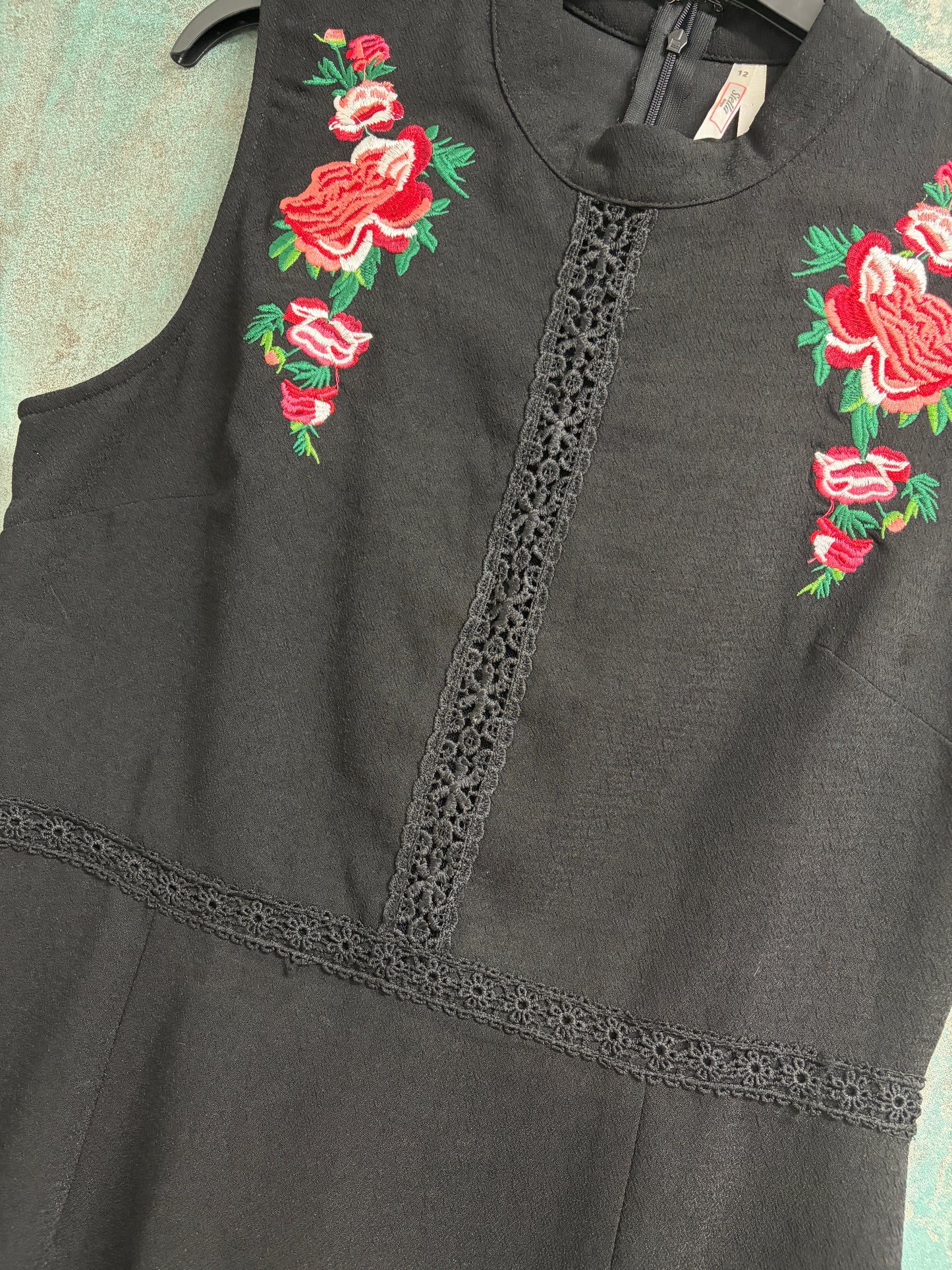 Rochie cu broderie